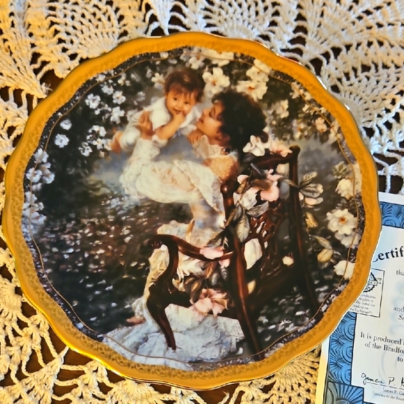 🚨The Bradford Exchange Plate: Mother's Love🚨 - Picture 1 of 3